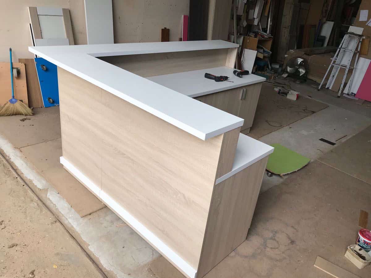Mẫu quầy cà phê chữ L