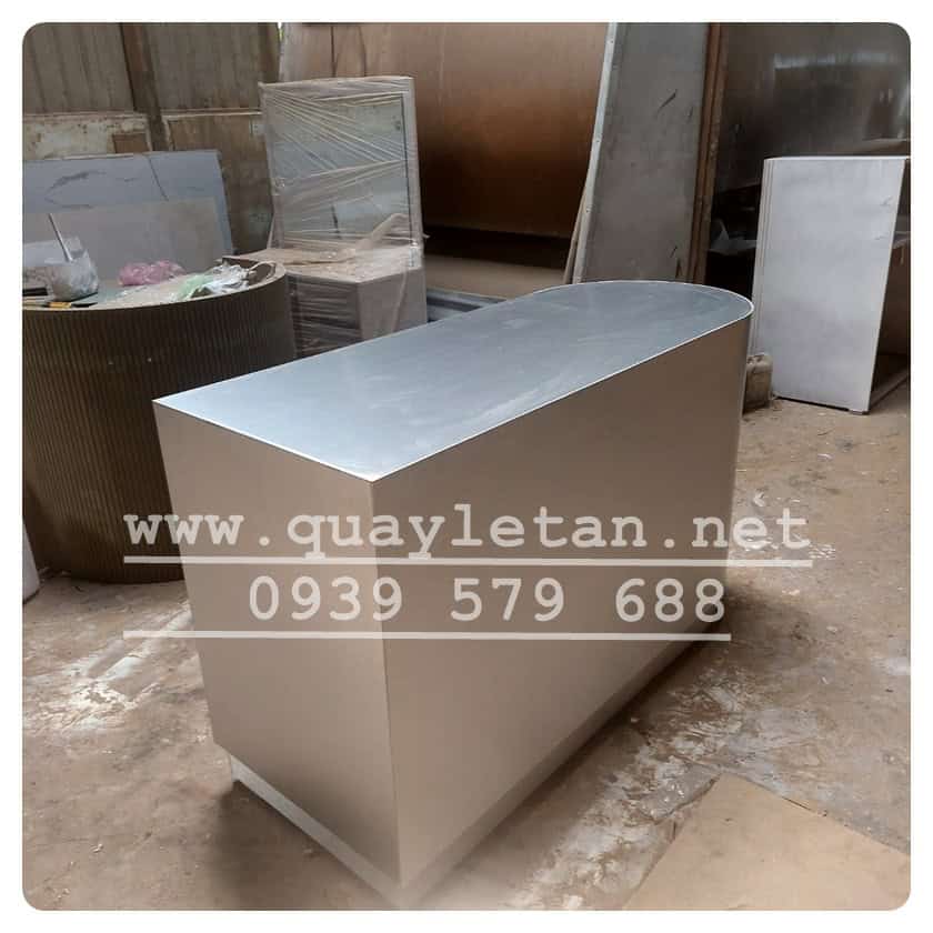 Quầy thu ngân alu vàng