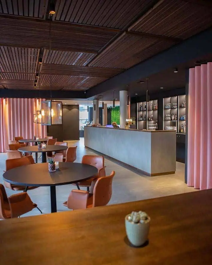 san-xuat-quay-12 Top 10+ Mẫu quầy bar pha chế cafe, quầy bar nhà hàng đẹp giá rẻ