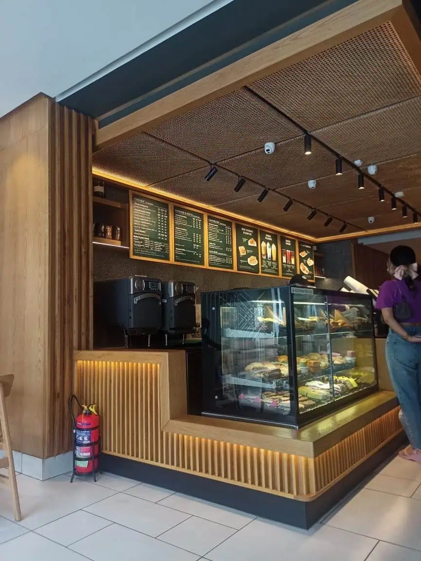 san-xuat-quay-20 Xưởng sản xuất quầy bar, quầy pha chế cafe, quầy lễ tân tại TP HCM