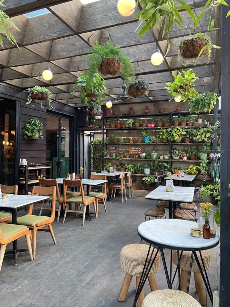 thiet-ke-quan-ca-phe-nho-3-768x1024 Thiết Kế Quán Cafe