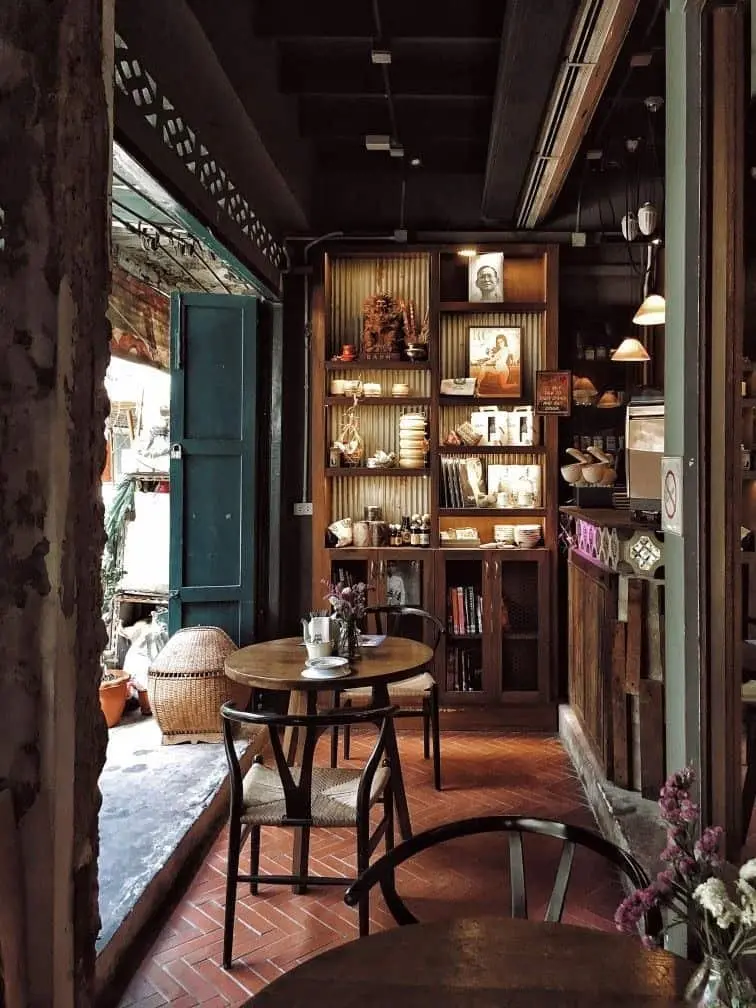 Điểm nhấn trong một quán cafe nhỏ hẹp