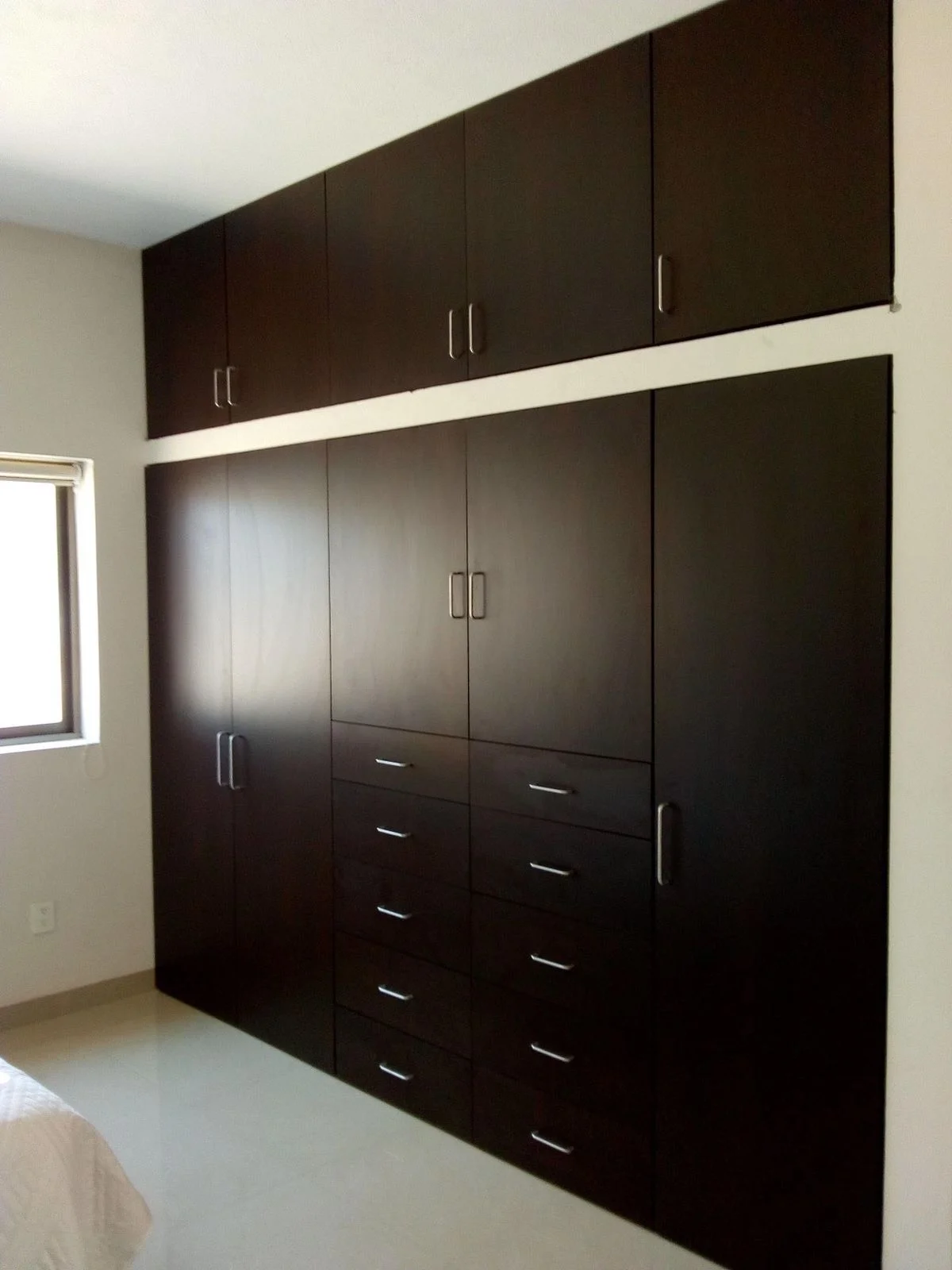 Tủ quần áo gỗ phong cách hiện đại
