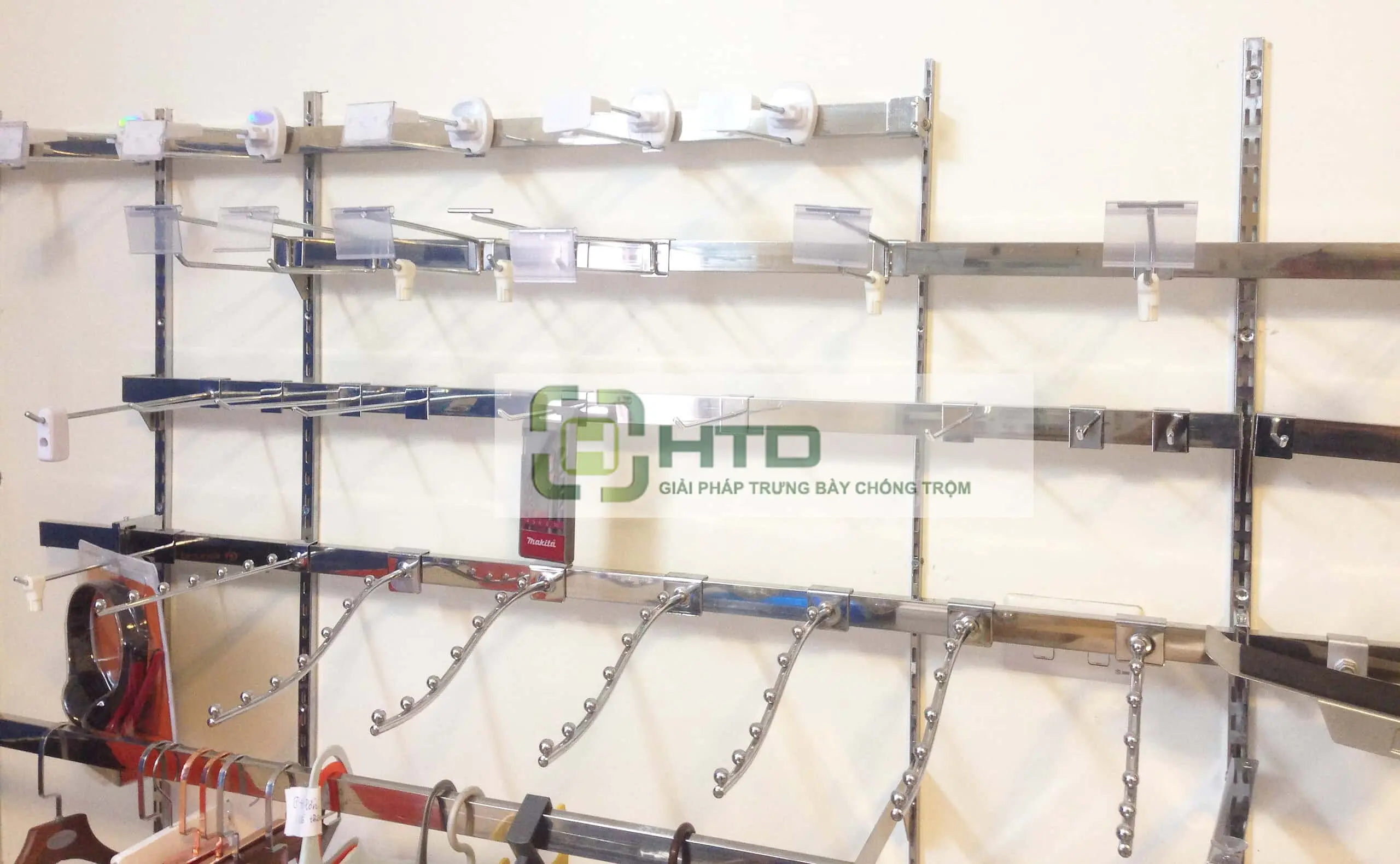 Vật liệu thi công cửa hàng