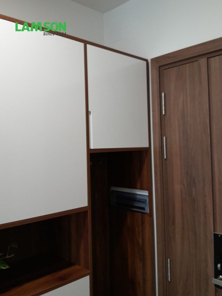 Tủ quần áo truyền thống
